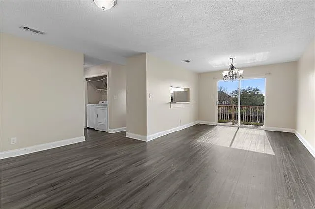 Building Photo - 4800 Pontchartrain Dr #13
