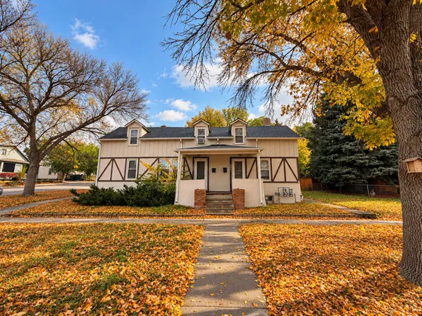 302 4th St NE, Mandan, ND 58554