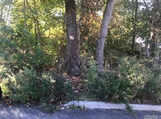 Ormond Ave, Selden, NY 11784