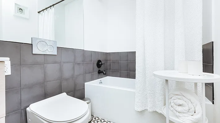Rented by Nooklyn NYC LLC | media 18