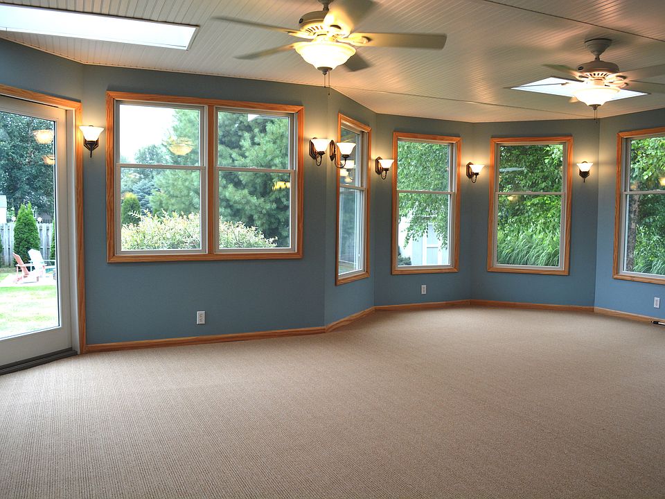 1st image of 2202 Anderson Cir