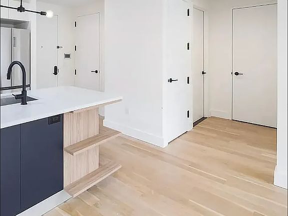 5th image of 25 Bruckner Blvd APT 4N