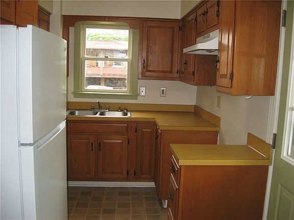 3rd image of 1713 6th Ave