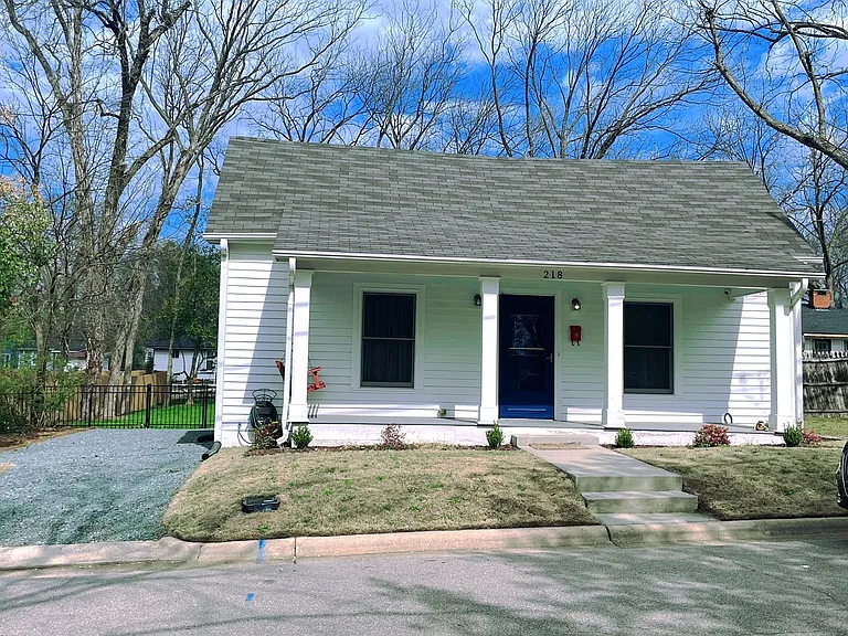 218 Hargrove St — Photo 1