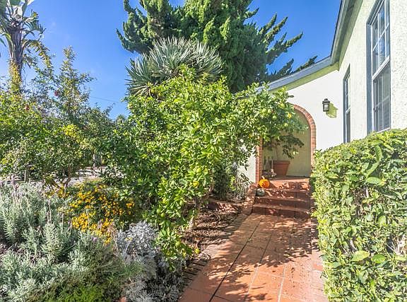 2nd image of 1573 Santa Ynez St