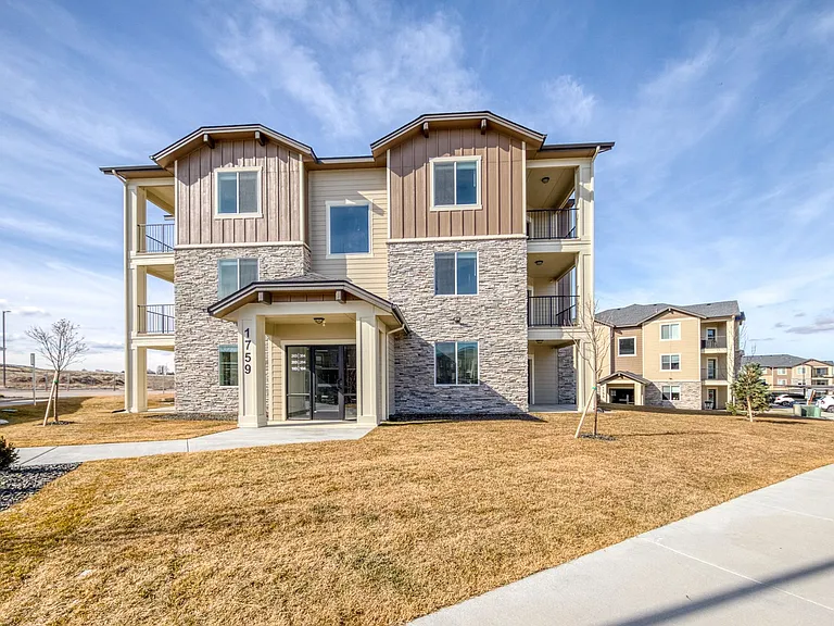 1763 S Grand Fork Way — Photo 6