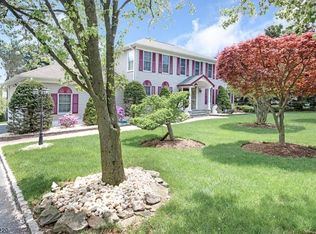 10 Macspar Dr, Randolph, NJ 07869