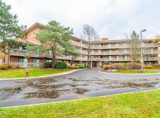 1600 Wedgewood Dr APT 305, Gurnee, IL 60031