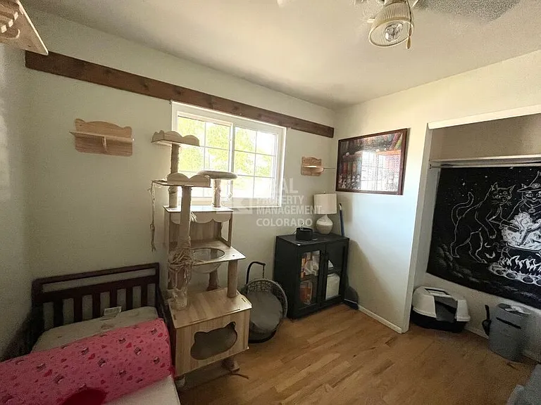811 Holmes Dr — Photo 8