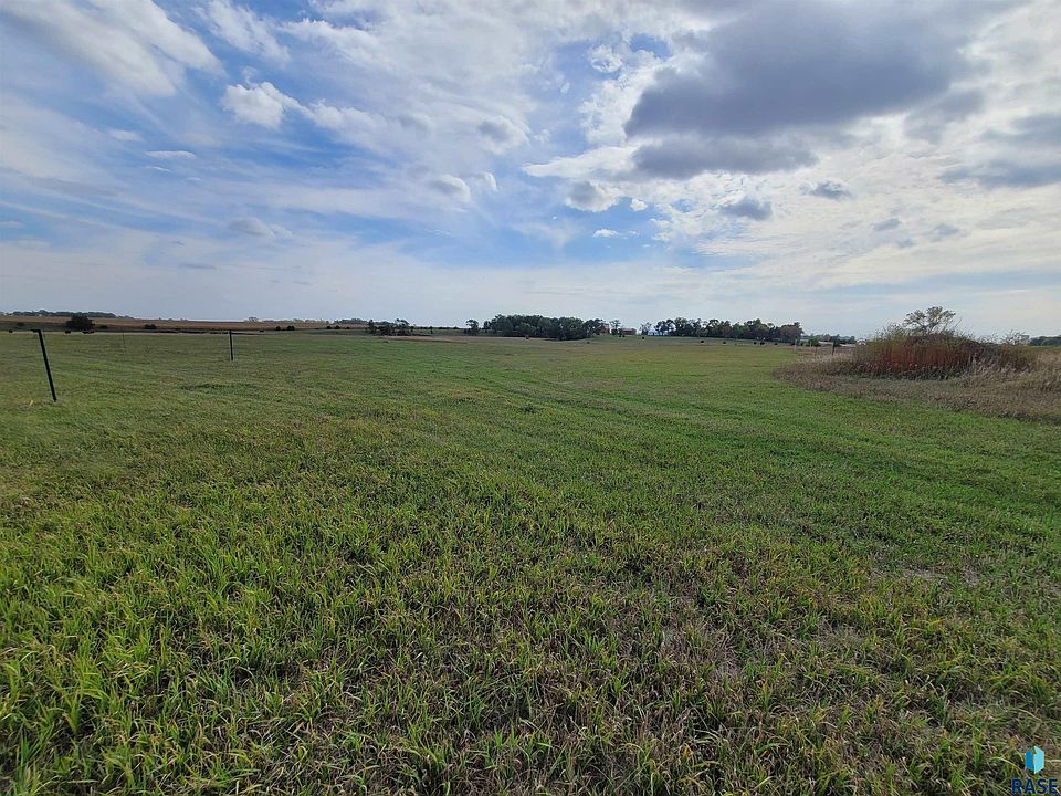 2nd image of 466 Avenue