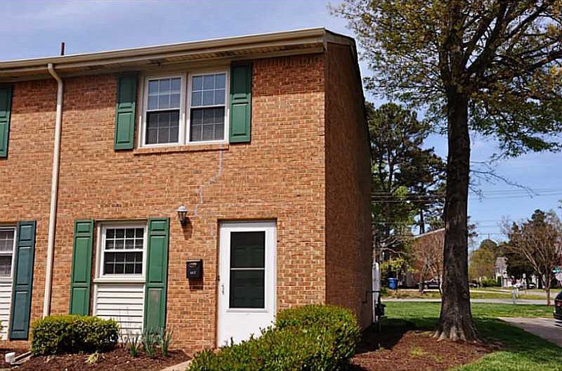 1st image of 447 Barberton Dr