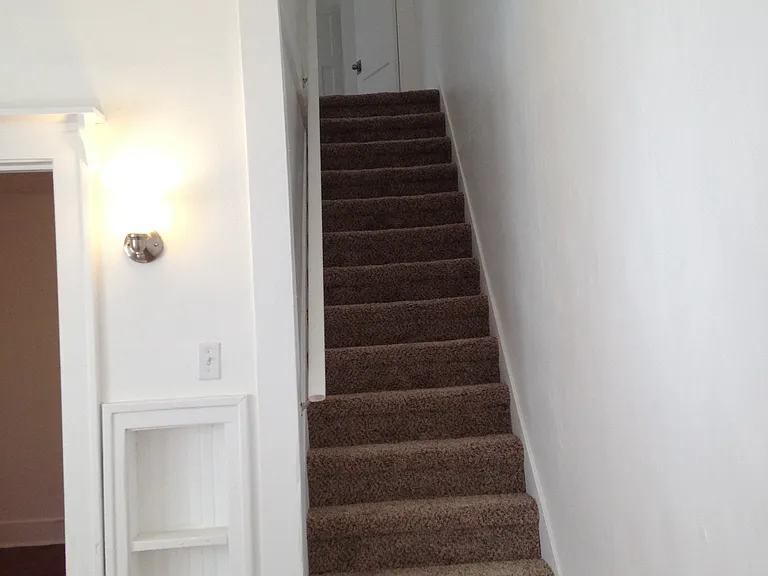 458 Hallock St — Photo 9