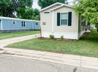 2526 Lawndale Rd, Grand Forks, ND 58201