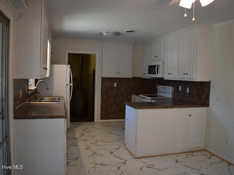 735 Old Edgefield Rd — Photo 3