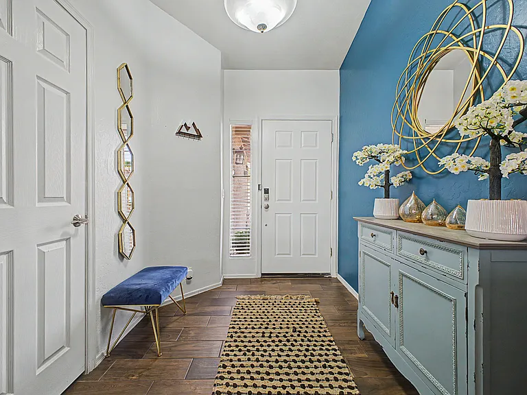 6647 W Tonopah Dr — Photo 3
