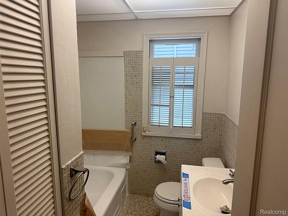 5th image of 21819 Shakespeare Ave