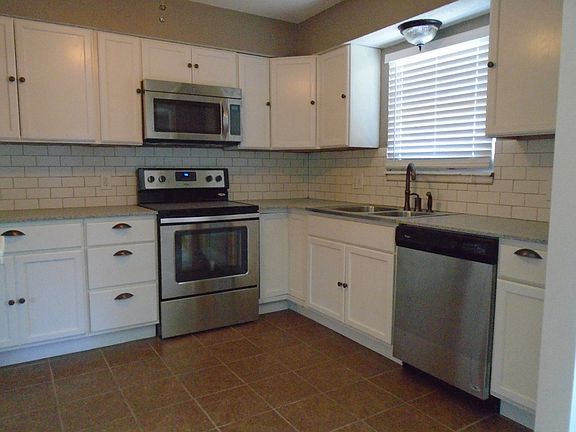 3rd image of 19715 E Millhaven St