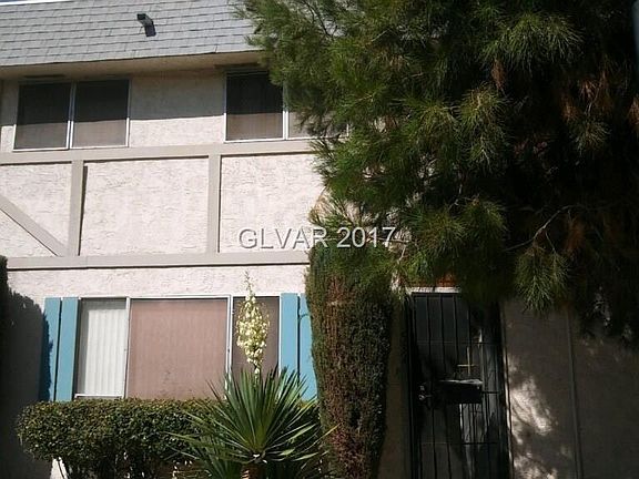 2nd image of 524 Greenbriar Townhouse Way