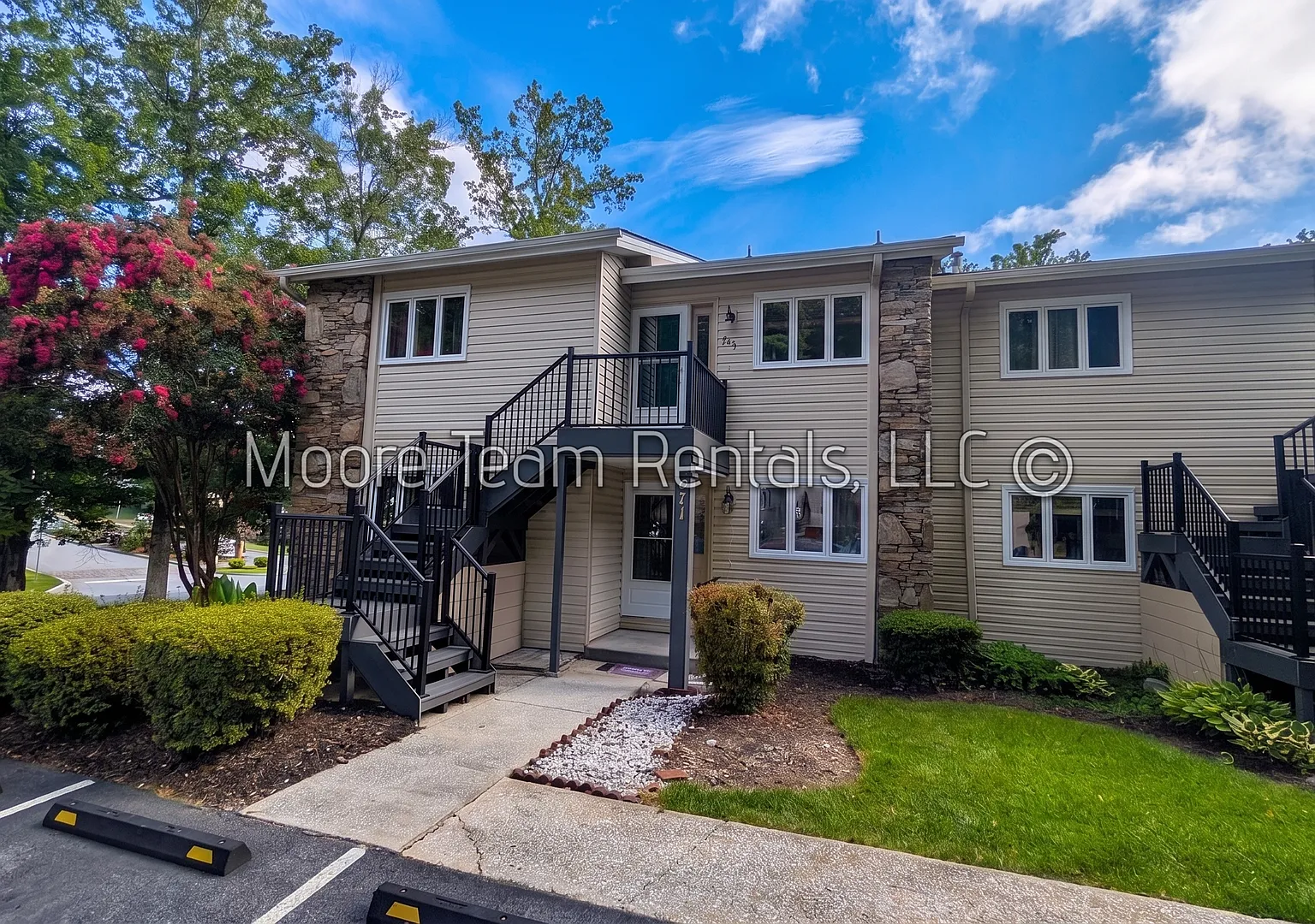 2 Bed / 3 Bath Condo - Office, Pool, Clubhouse & Garage — Photo 1