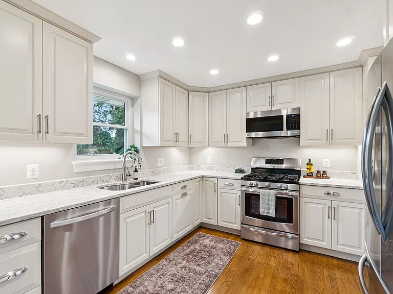 7412 Farnum St — Photo 9