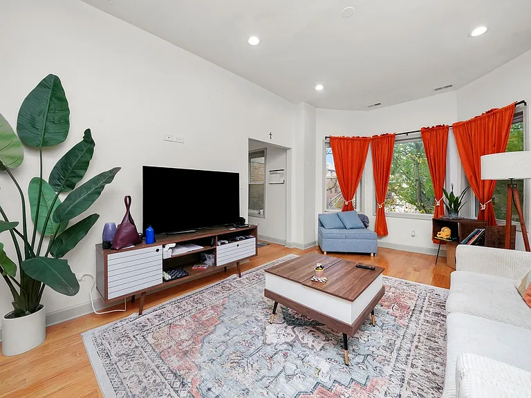 1508 N Artesian Ave #2F — Photo 3