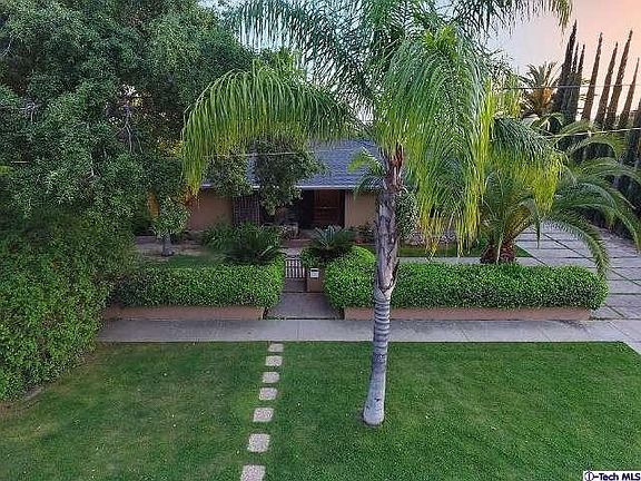 2nd image of 428 E Mariposa St