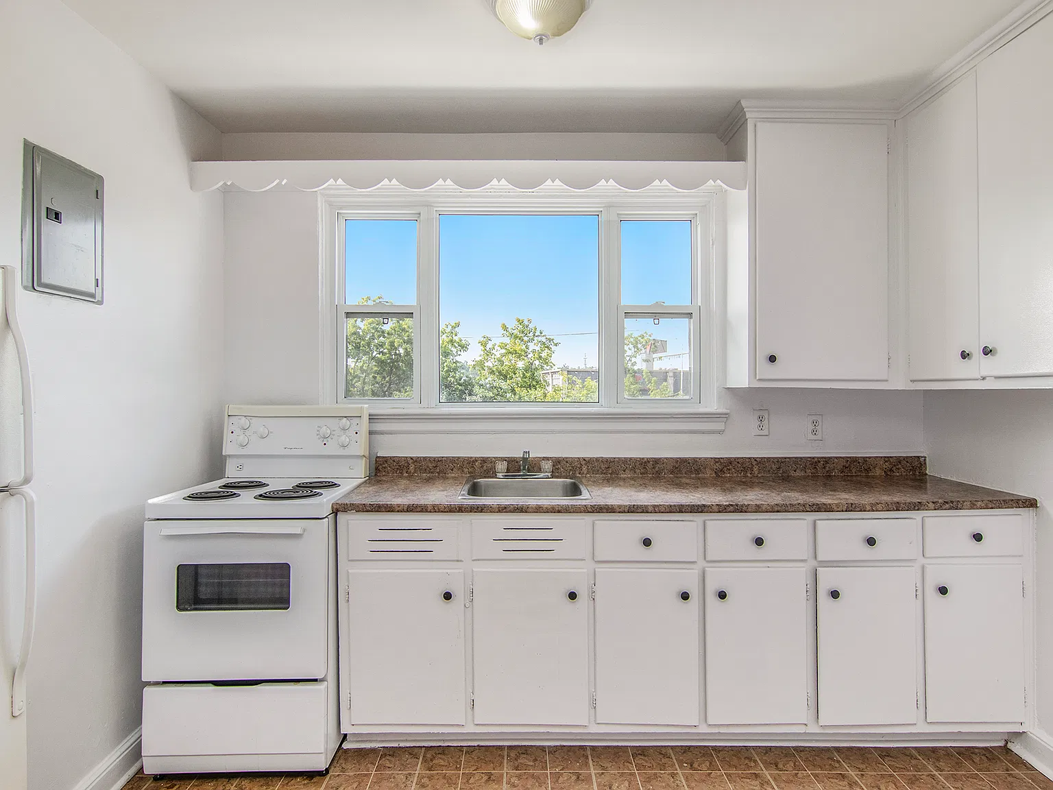 Tillbury Apartments — Photo 3