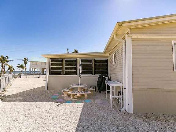 4th image of 136 Blue Harbor Dr