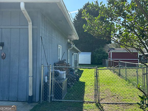 2nd image of 560 Lee Byrd Rd