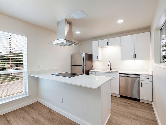4th image of 340 Montclair St #11283547