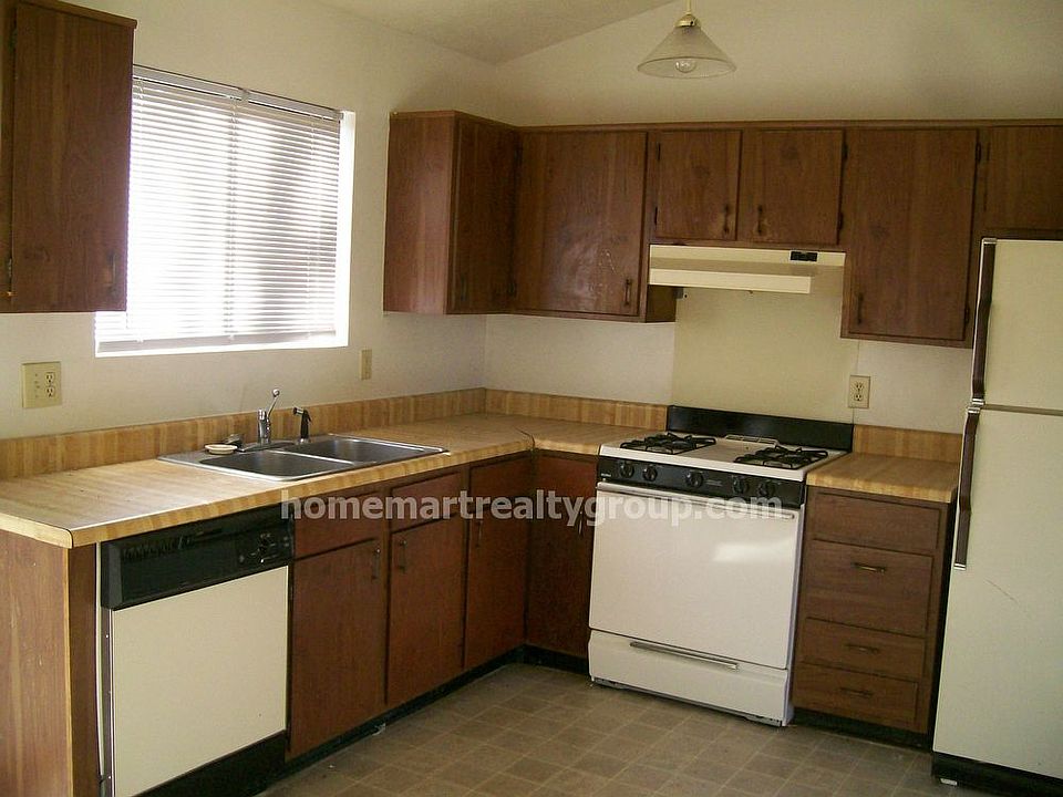 1st image of 1065 Sweetwater Cir