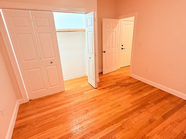 18 Queensberry St #7 — Photo 1