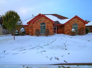2918 Crestway Dr, Perryton, TX 79070