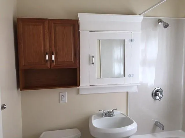 1528 E 1st St #10 — Photo 15
