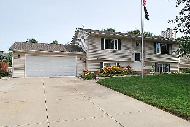 1st image of 3818 Oakridge Ln