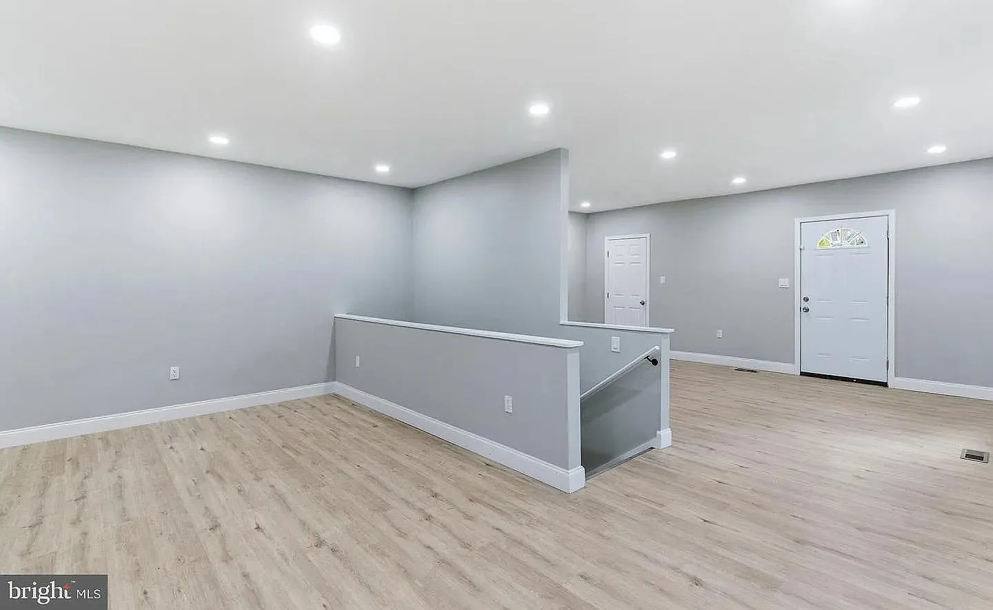 3 bed, 1099 sqft, $2,450 — Photo 4