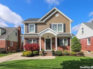 441 Argyle Rd, Mineola, NY 11501