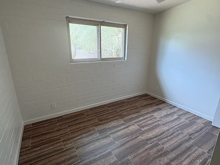 2624 W Orangewood Ave #4 — Photo 3
