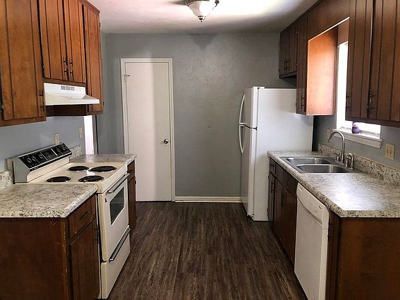 3rd image of 1409 Shallow Brk APT D