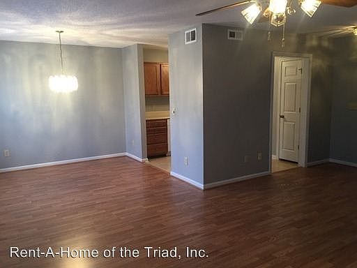 3rd image of 35 Meadowood Glen Way APT B