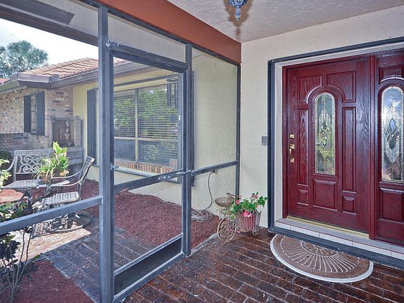 3rd image of 5786 Sun Pointe Cir