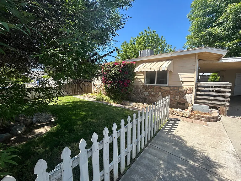 608 E Florinda St — Photo 1