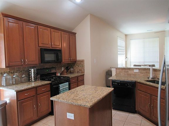 2nd image of 6509 Lakewood Dr