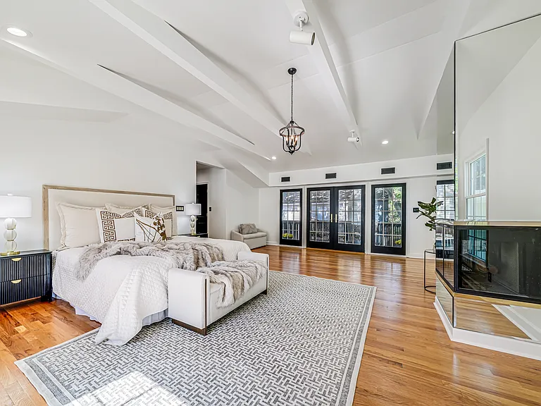 Primary suite (Alternate view)