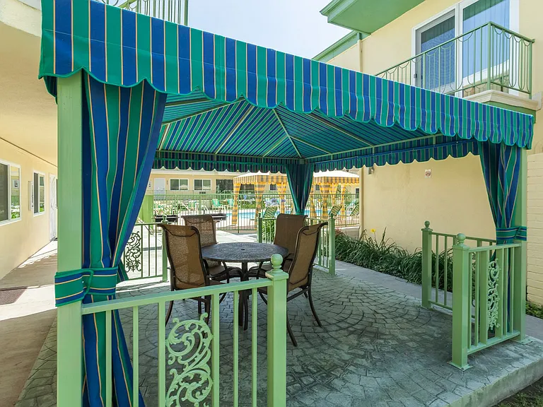 Villa Capri Apartments — Photo 6
