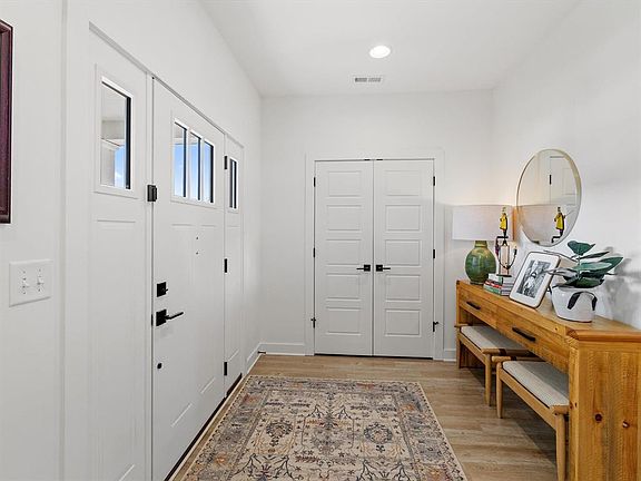 2nd image of 3857 Brookfield Dr