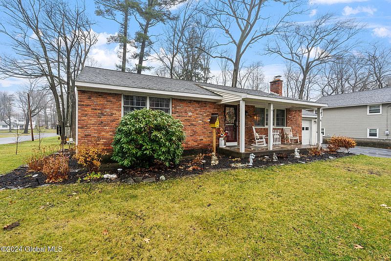 3rd image of 35 Saratoga Drive