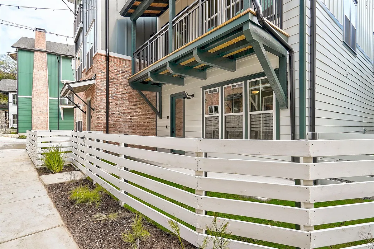 Photo 2 of 26 - 3809 Valley View Rd #13 - Austin, TX Building Photo - 3809 Valley View Rd #13