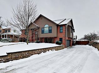 2426 Bonnie Dell Dr, South Park, PA 15129