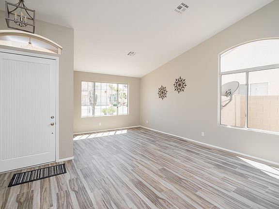 4th image of 3314 N Garden Ln